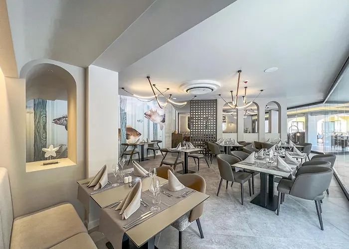 Aquaclub Grifid Bolero 4*