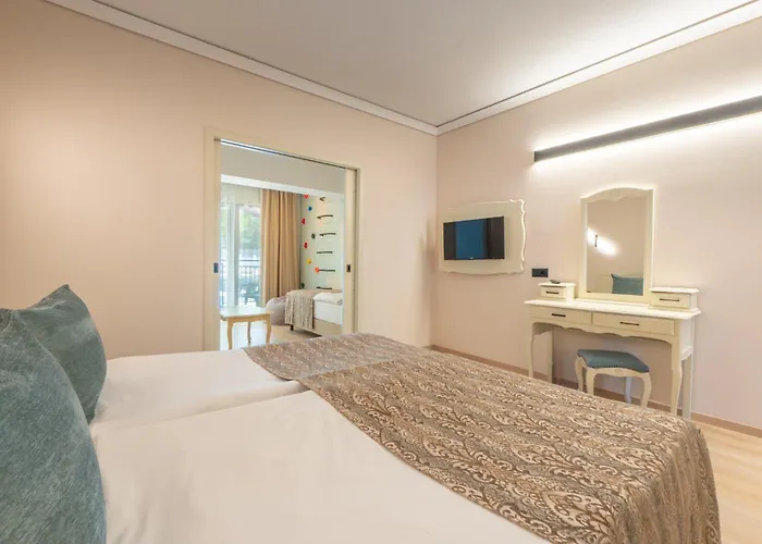 Aquaclub Grifid Bolero غولدن ساندز